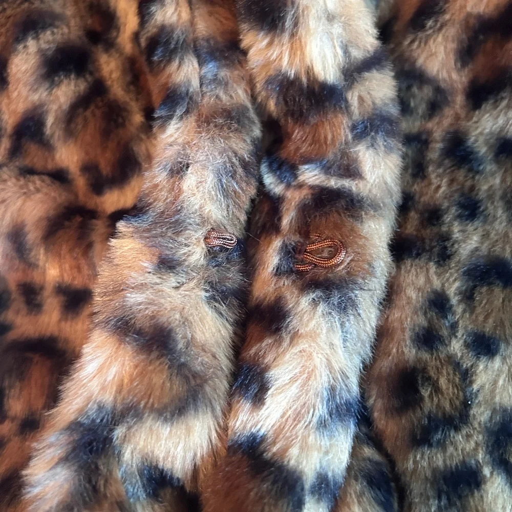 Leopard Print Faux Fur Jacket - Picture 3 of 5